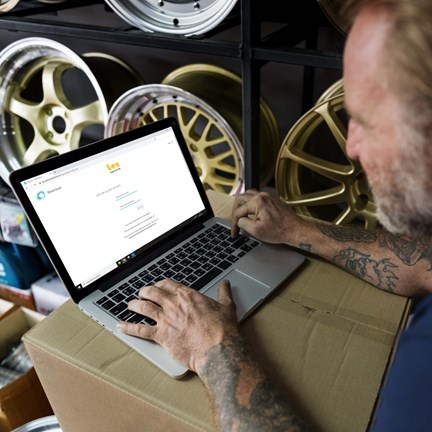 Person using a laptop to sign up for Ben's Silvercloud platform