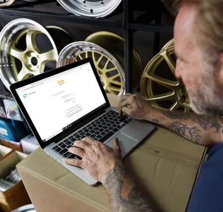 Person using a laptop to sign up for Ben's Silvercloud platform